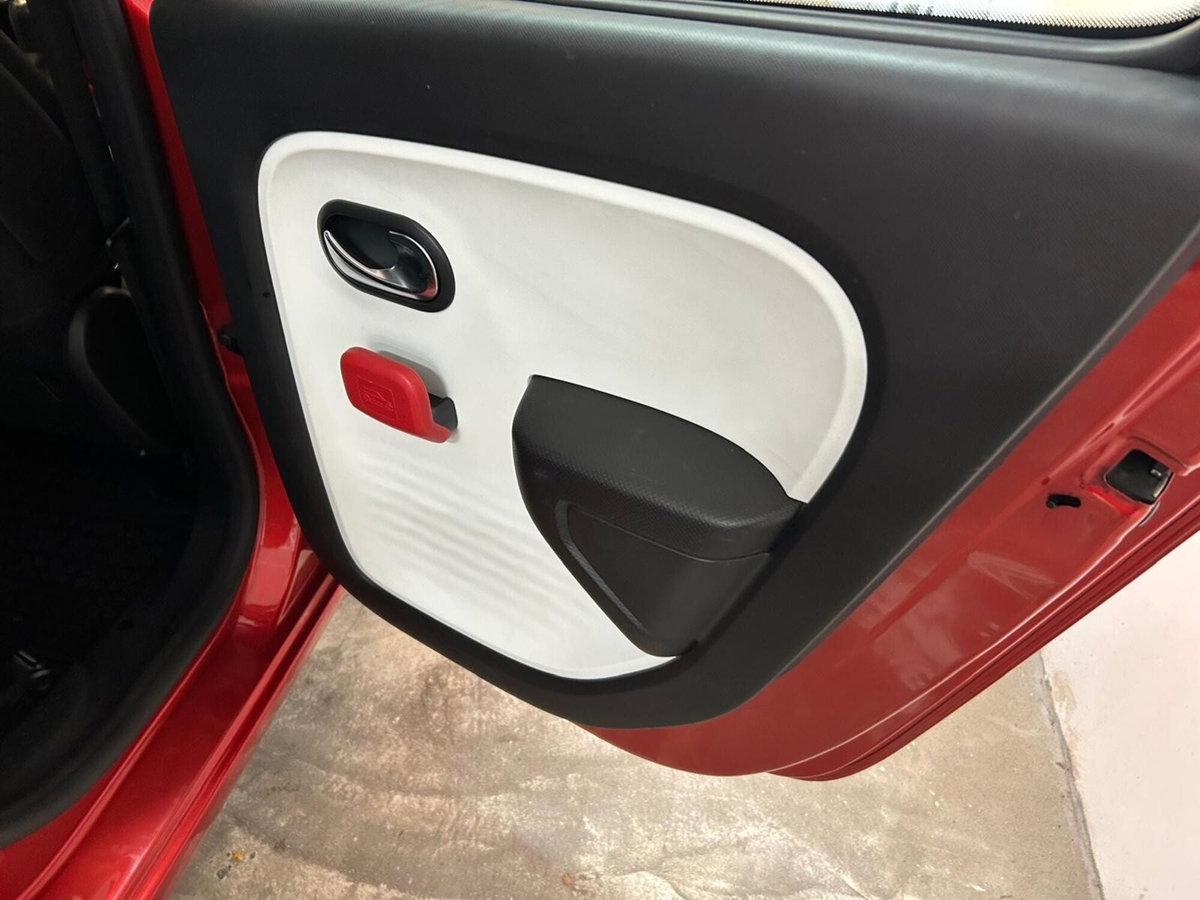 Renault Twingo 1.0 SCe Wave (16)