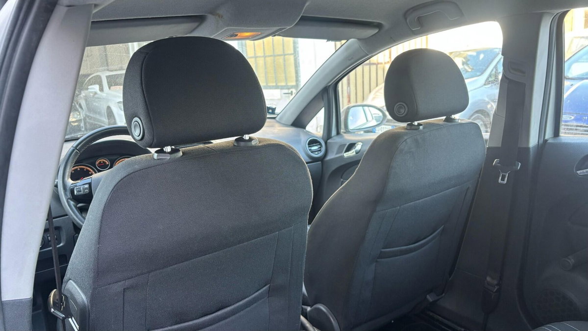 Opel Corsa 1.0 12V 5 porte Club (13)