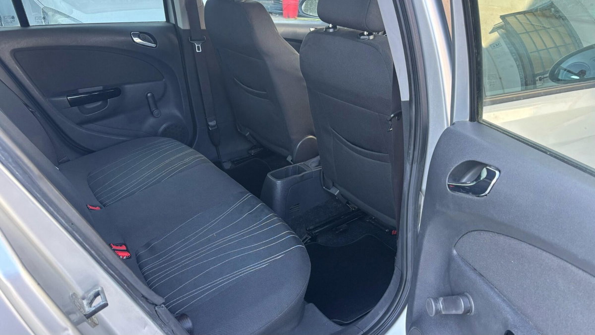 Opel Corsa 1.0 12V 5 porte Club (15)