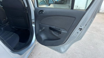 Opel Corsa 1.0 12V 5 porte Club (16)