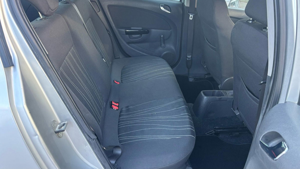 Opel Corsa 1.0 12V 5 porte Club (18)