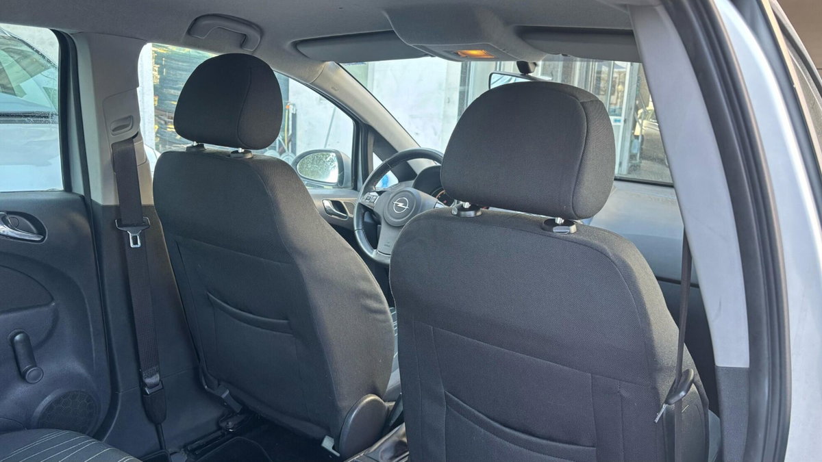 Opel Corsa 1.0 12V 5 porte Club (19)