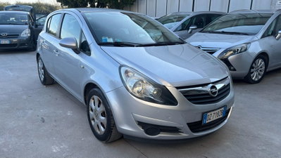 Opel Corsa 1.0 12V 5 porte Club (2)