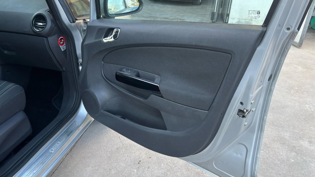 Opel Corsa 1.0 12V 5 porte Club (20)