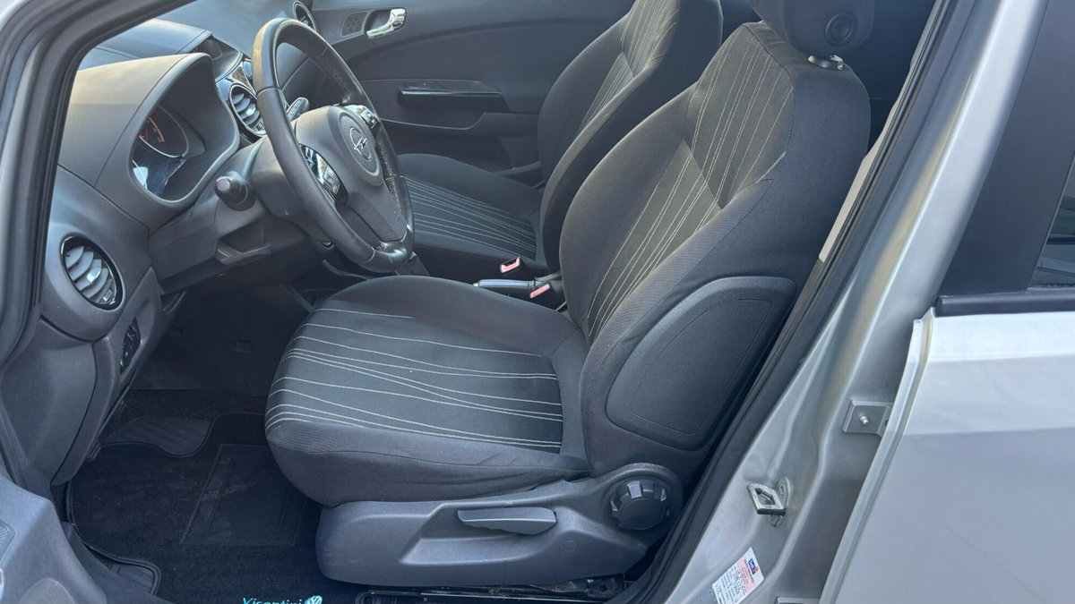 Opel Corsa 1.0 12V 5 porte Club (4)