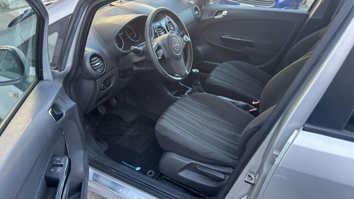 Opel Corsa 1.0 12V 5 porte Club (5)