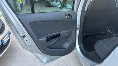 Opel Corsa 1.0 12V 5 porte Club (8)