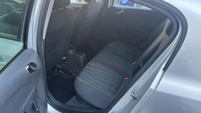 Opel Corsa 1.0 12V 5 porte Club (9)