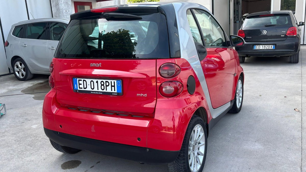 smart Fortwo 1000 52 kW MHD coupé pure (11)
