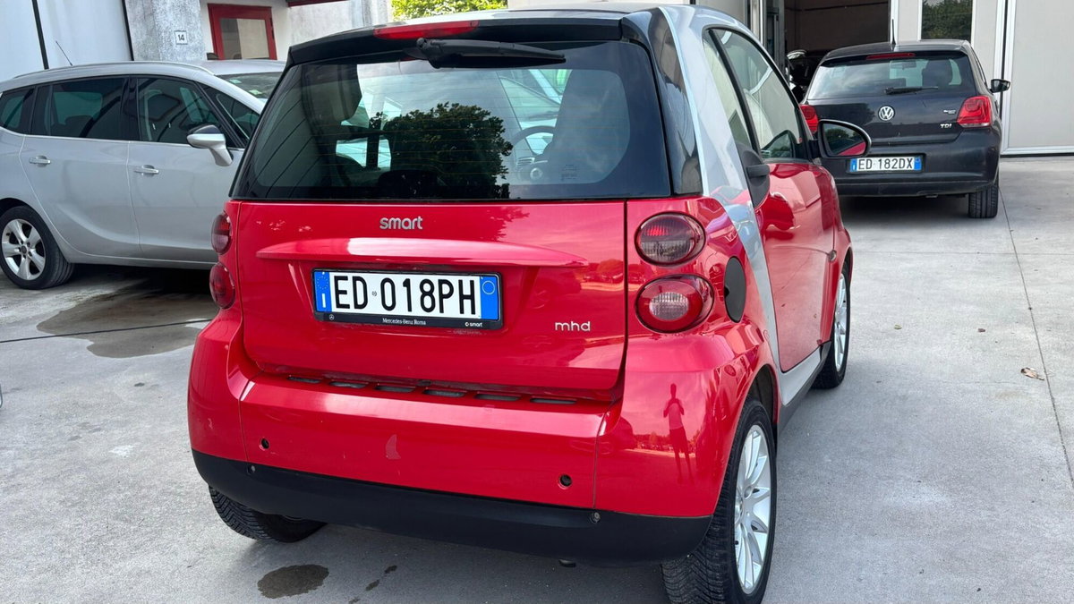 smart Fortwo 1000 52 kW MHD coupé pure (12)