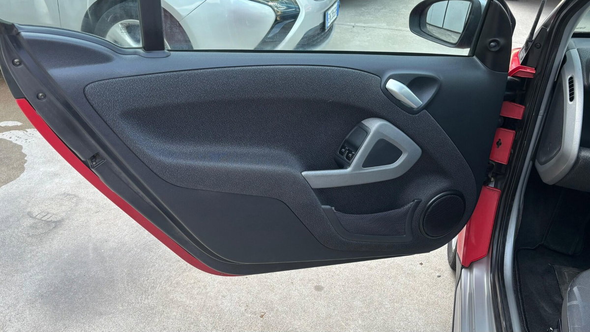 smart Fortwo 1000 52 kW MHD coupé pure (16)