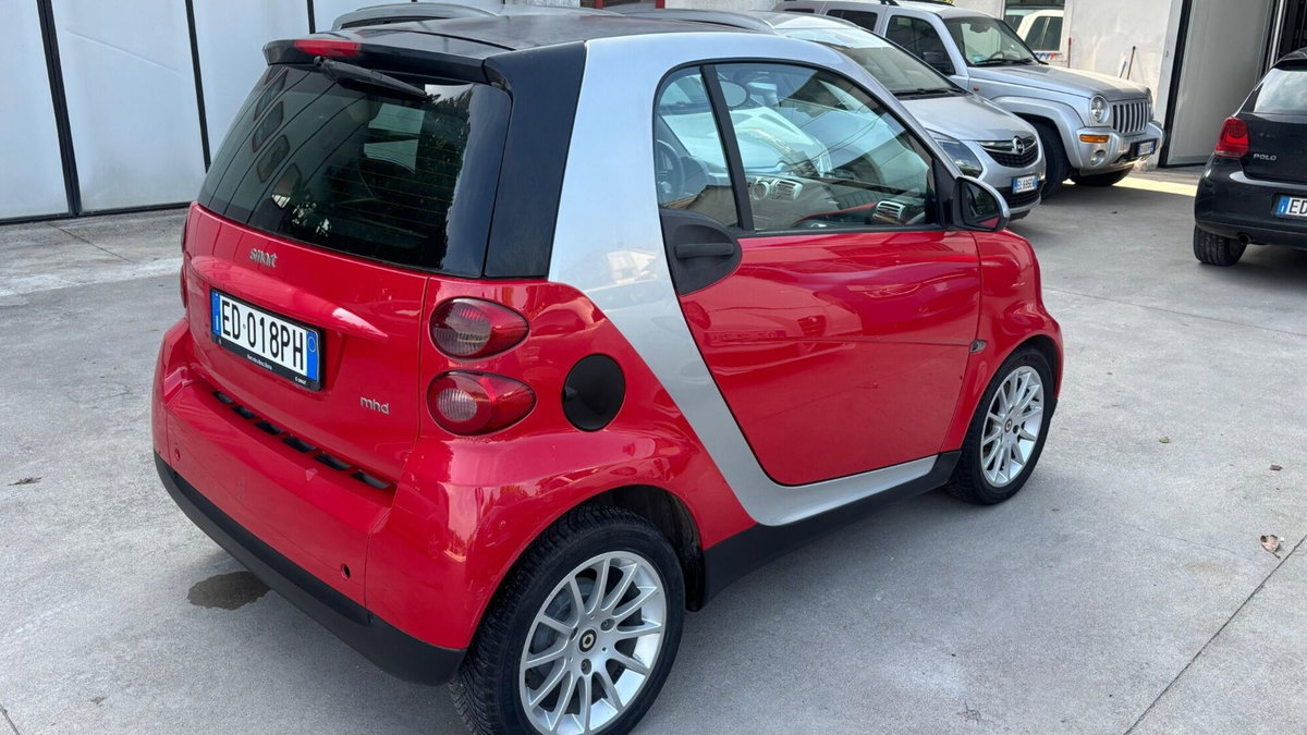 smart Fortwo 1000 52 kW MHD coupé pure (4)