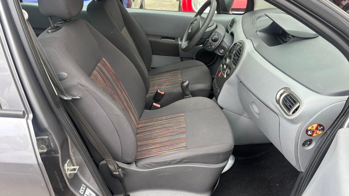 Renault Modus 1.5 dCi 85CV Dynamique (14)