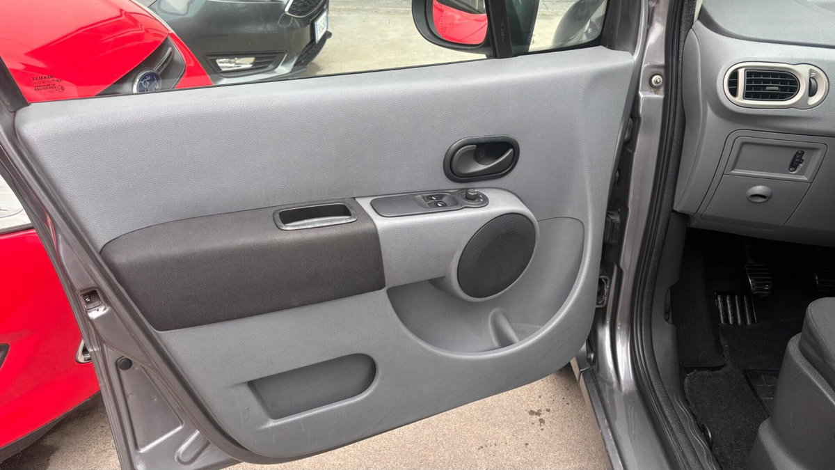 Renault Modus 1.5 dCi 85CV Dynamique (17)