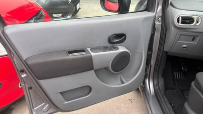 Renault Modus 1.5 dCi 85CV Dynamique (17)