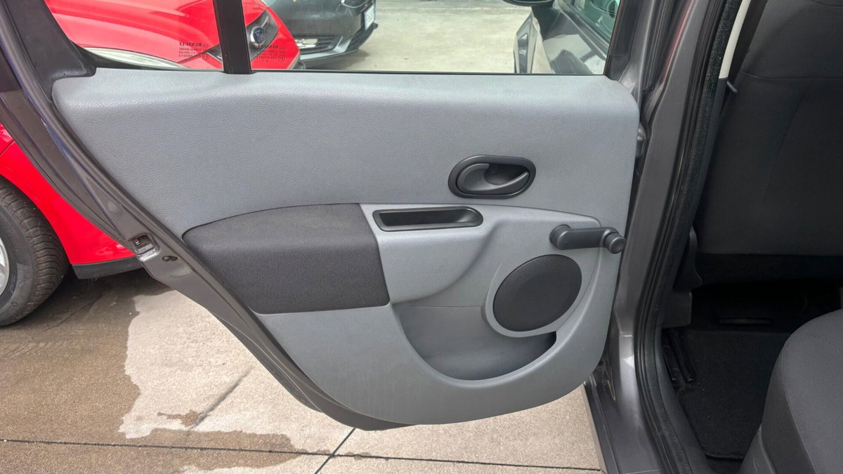 Renault Modus 1.5 dCi 85CV Dynamique (8)