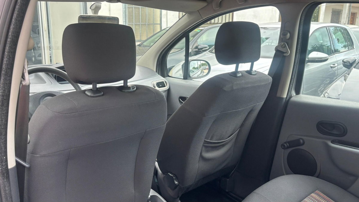 Renault Modus 1.5 dCi 85CV Dynamique (9)