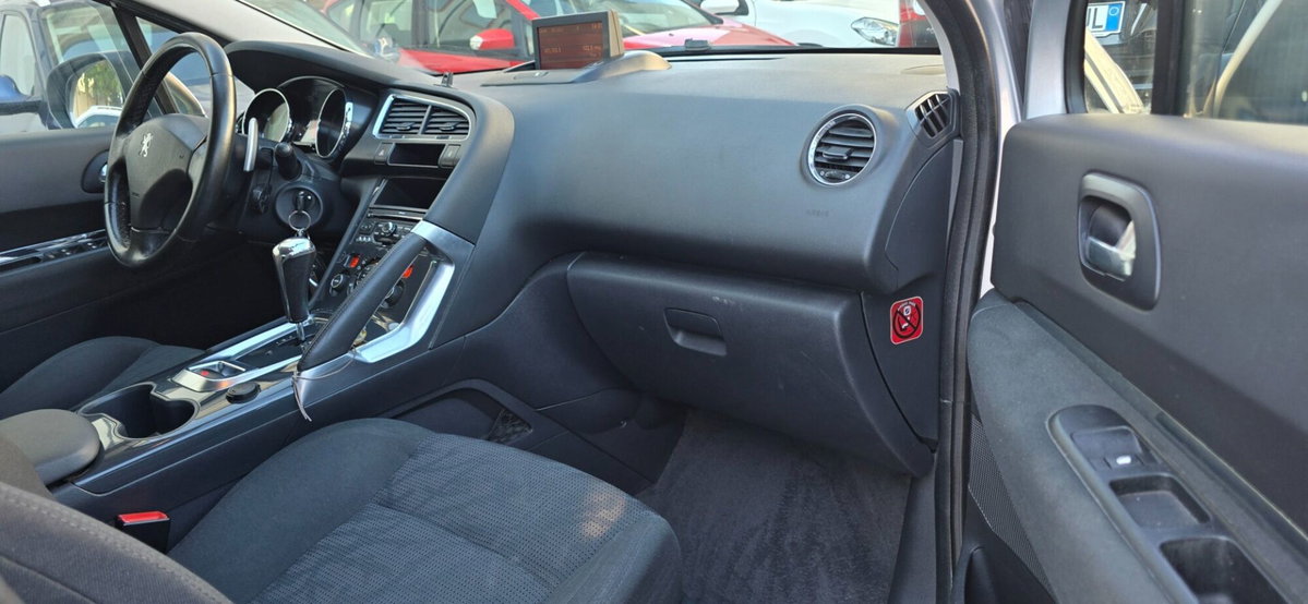 Peugeot 3008 1.6 e-HDi 112CV cambio robotizzato Stop&Start Access (16)