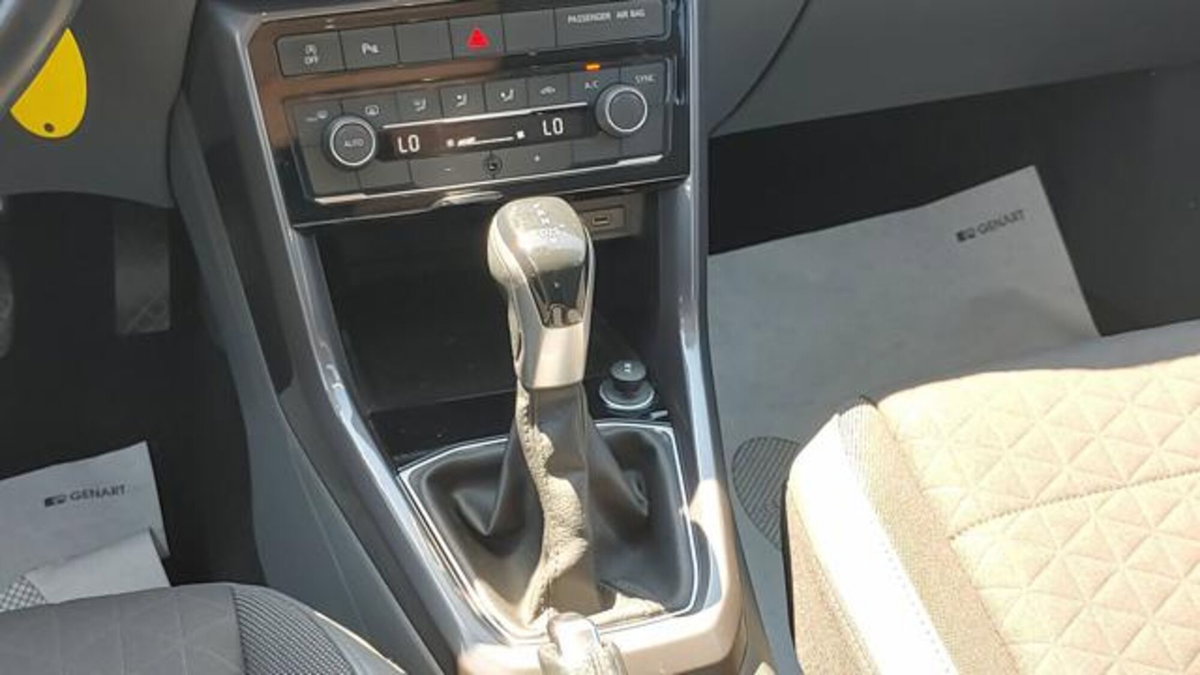 Volkswagen T-Cross 1.0 TSI 110 CV Sport (8)