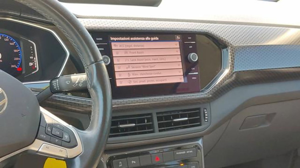 Volkswagen T-Cross 1.0 TSI 110 CV Sport (9)