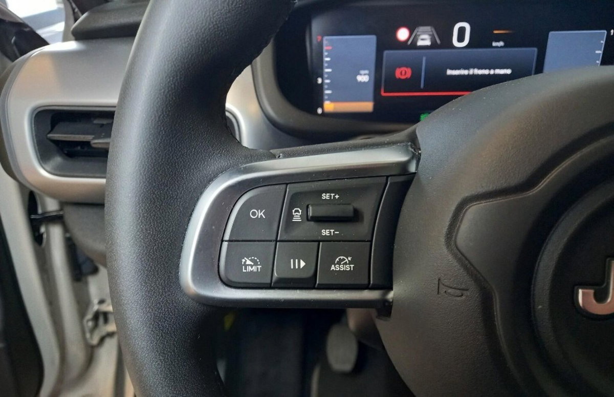 Jeep Avenger 1.2 turbo Summit fwd 100cv (12)