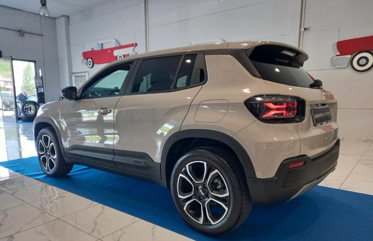 Jeep Avenger 1.2 turbo Summit fwd 100cv (2)