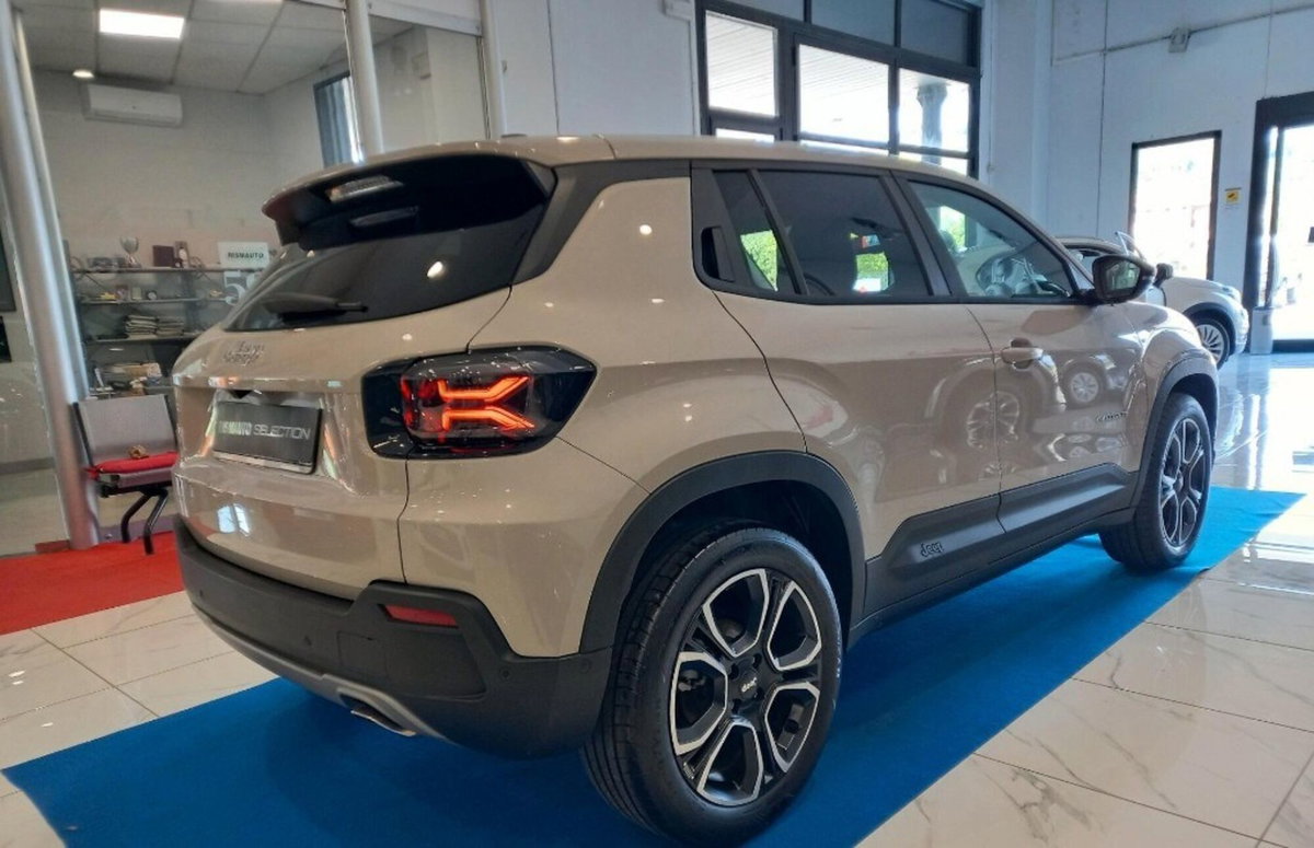 Jeep Avenger 1.2 turbo Summit fwd 100cv (4)