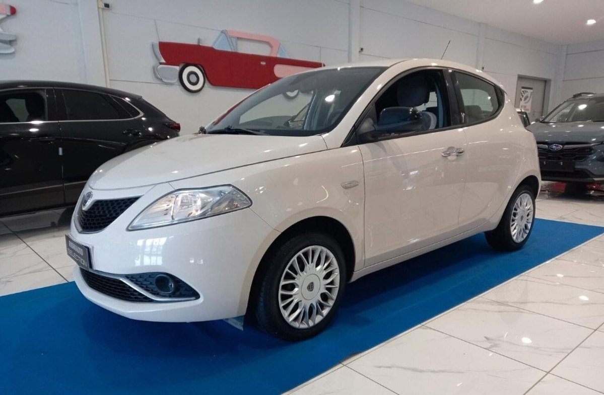 Lancia Ypsilon 1.2 69 CV 5 porte Gold