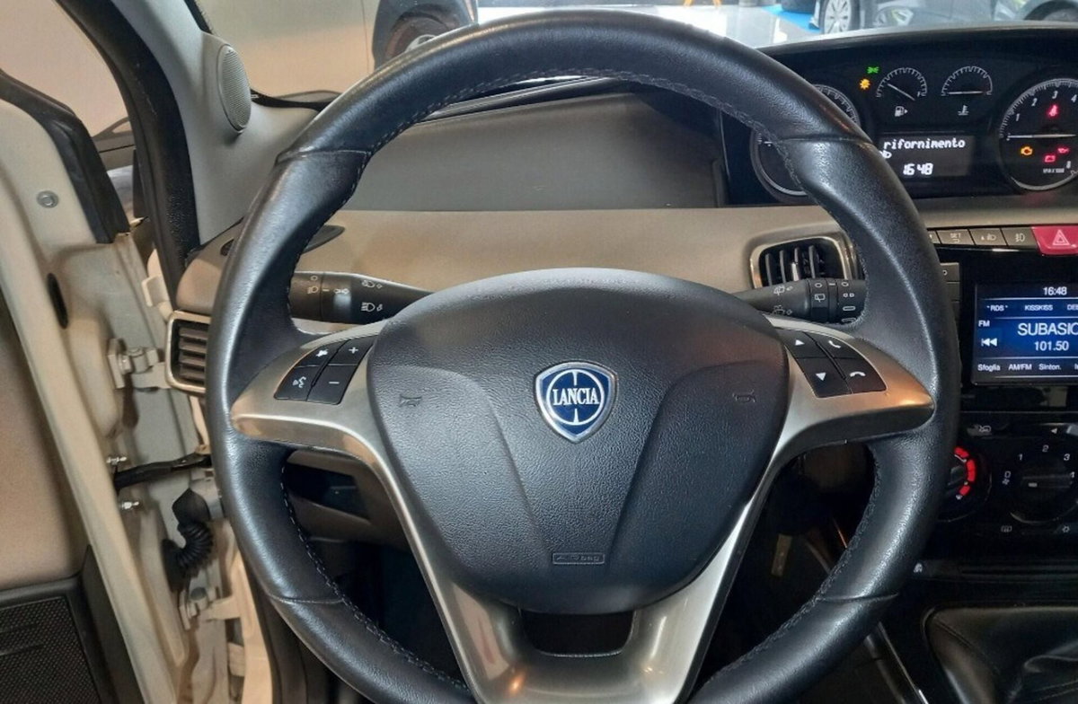 Lancia Ypsilon 1.2 69 CV 5 porte Gold (10)