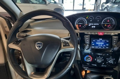 Lancia Ypsilon 1.2 69 CV 5 porte Gold (14)