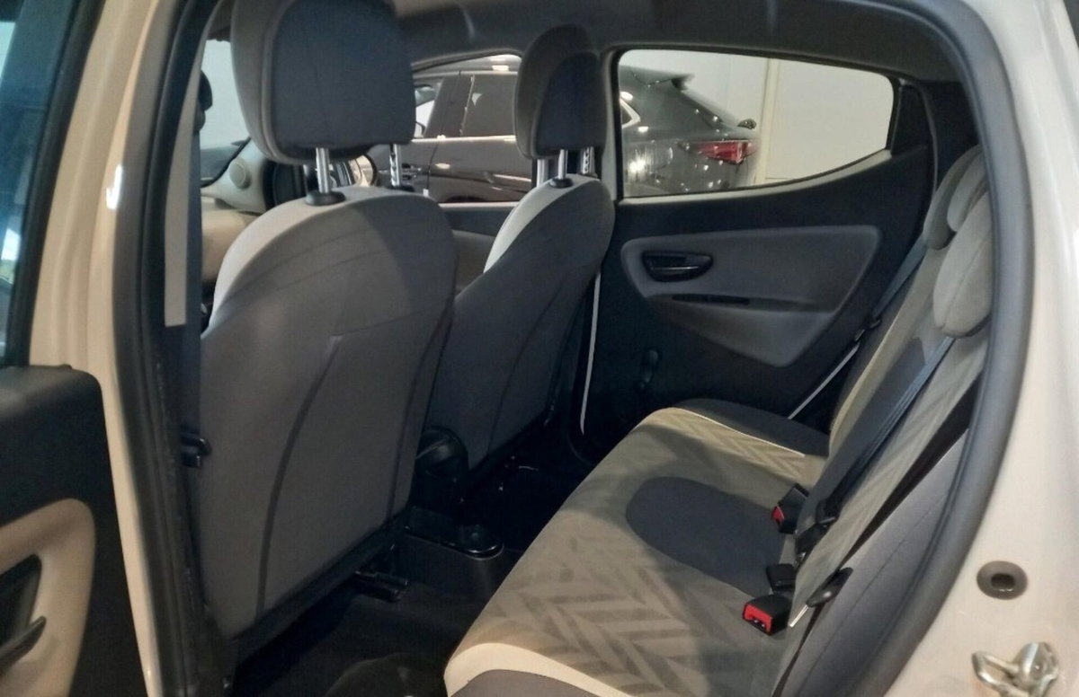 Lancia Ypsilon 1.2 69 CV 5 porte Gold (16)