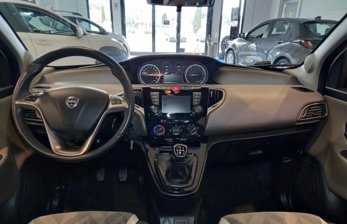 Lancia Ypsilon 1.2 69 CV 5 porte Gold (17)