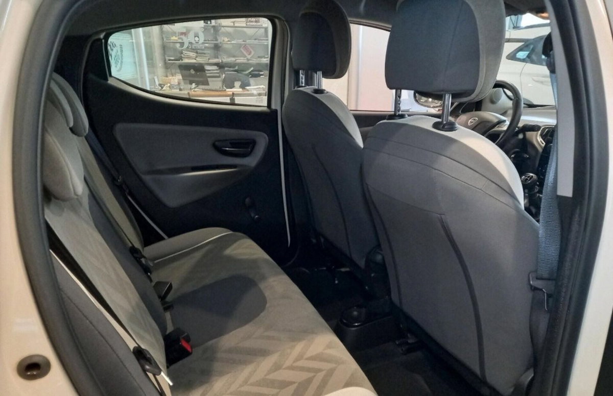 Lancia Ypsilon 1.2 69 CV 5 porte Gold (20)