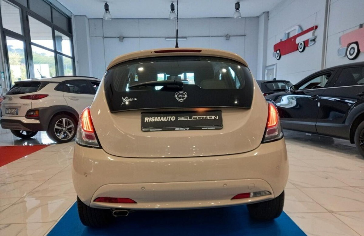 Lancia Ypsilon 1.2 69 CV 5 porte Gold (3)