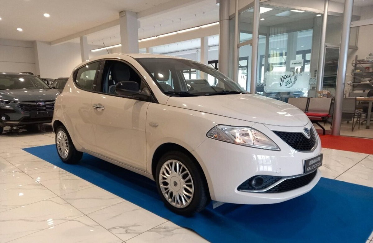 Lancia Ypsilon 1.2 69 CV 5 porte Gold (5)
