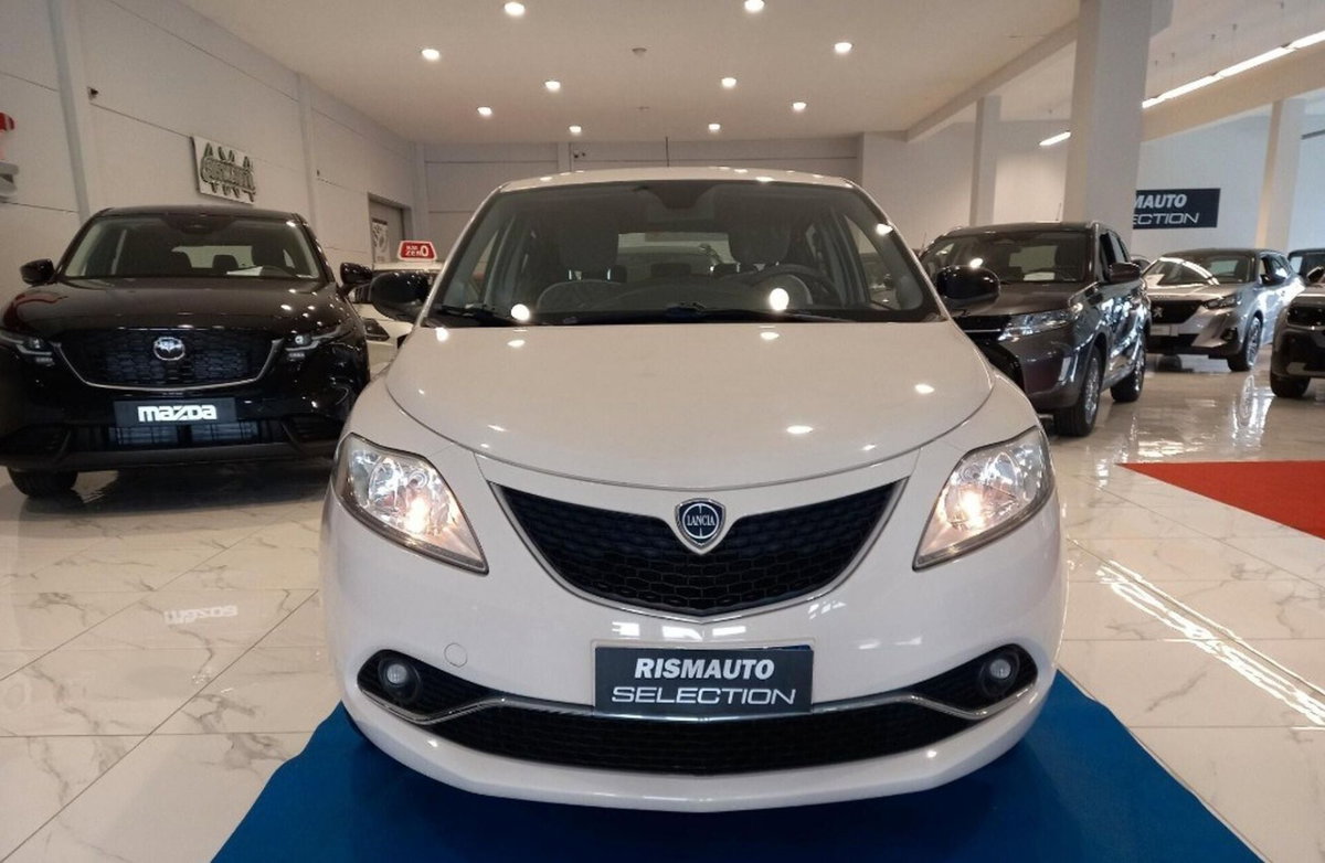 Lancia Ypsilon 1.2 69 CV 5 porte Gold (6)