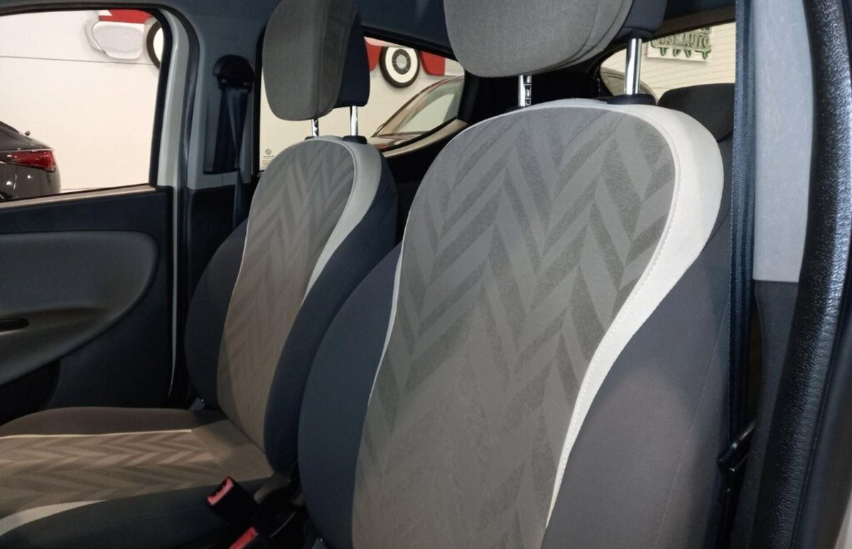 Lancia Ypsilon 1.2 69 CV 5 porte Gold (9)