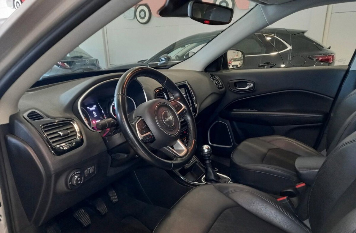 Jeep Compass 1.3 Turbo T4 2WD Night Eagle (8)