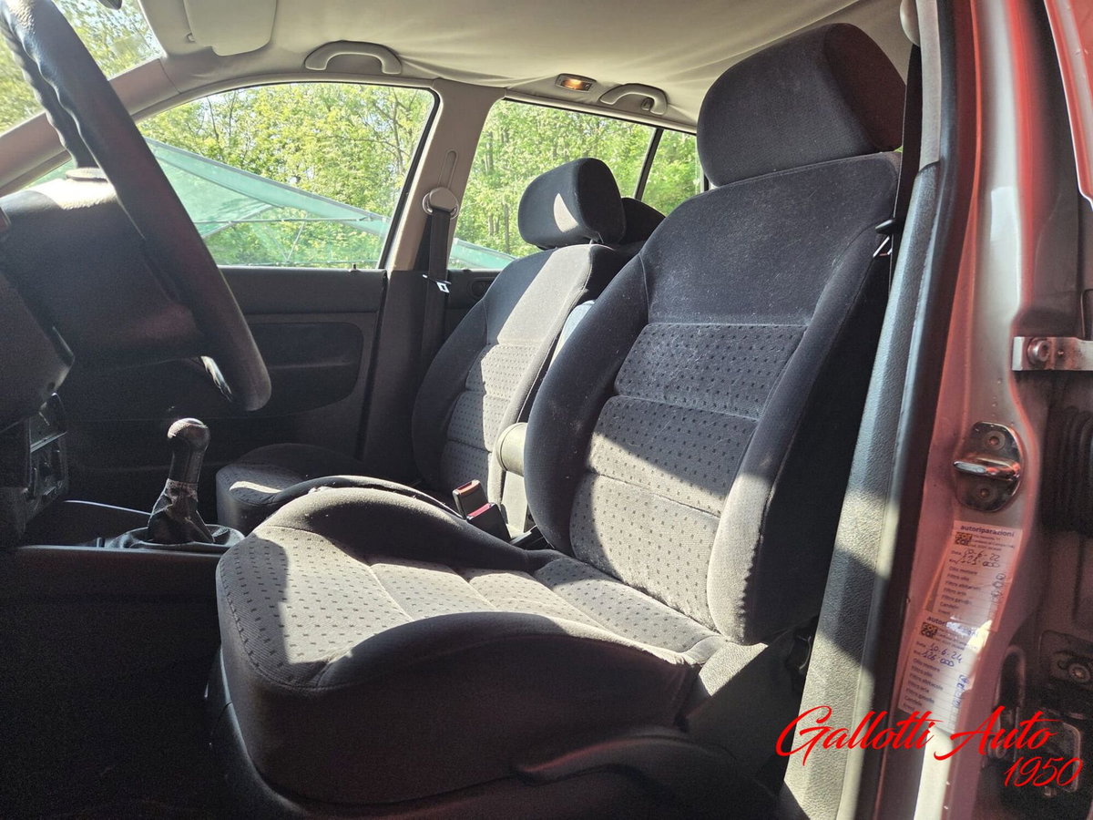 Volkswagen Golf 1.6 cat 3 porte (10)