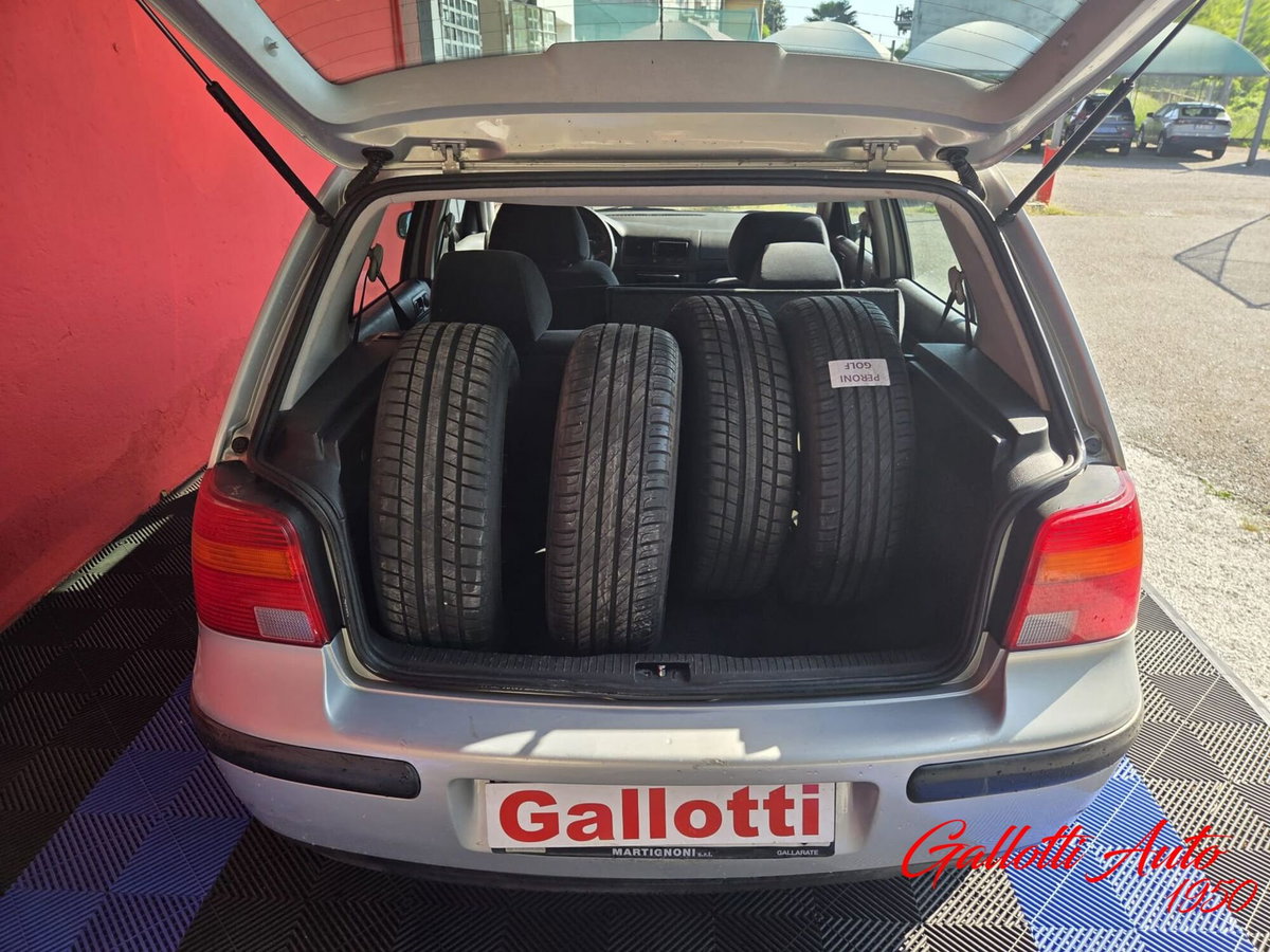 Volkswagen Golf 1.6 cat 3 porte (15)