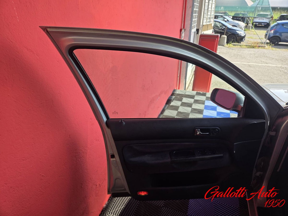 Volkswagen Golf 1.6 cat 3 porte (16)