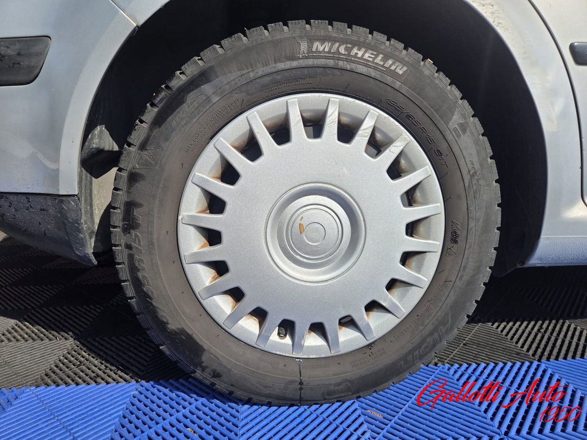 Volkswagen Golf 1.6 cat 3 porte (17)
