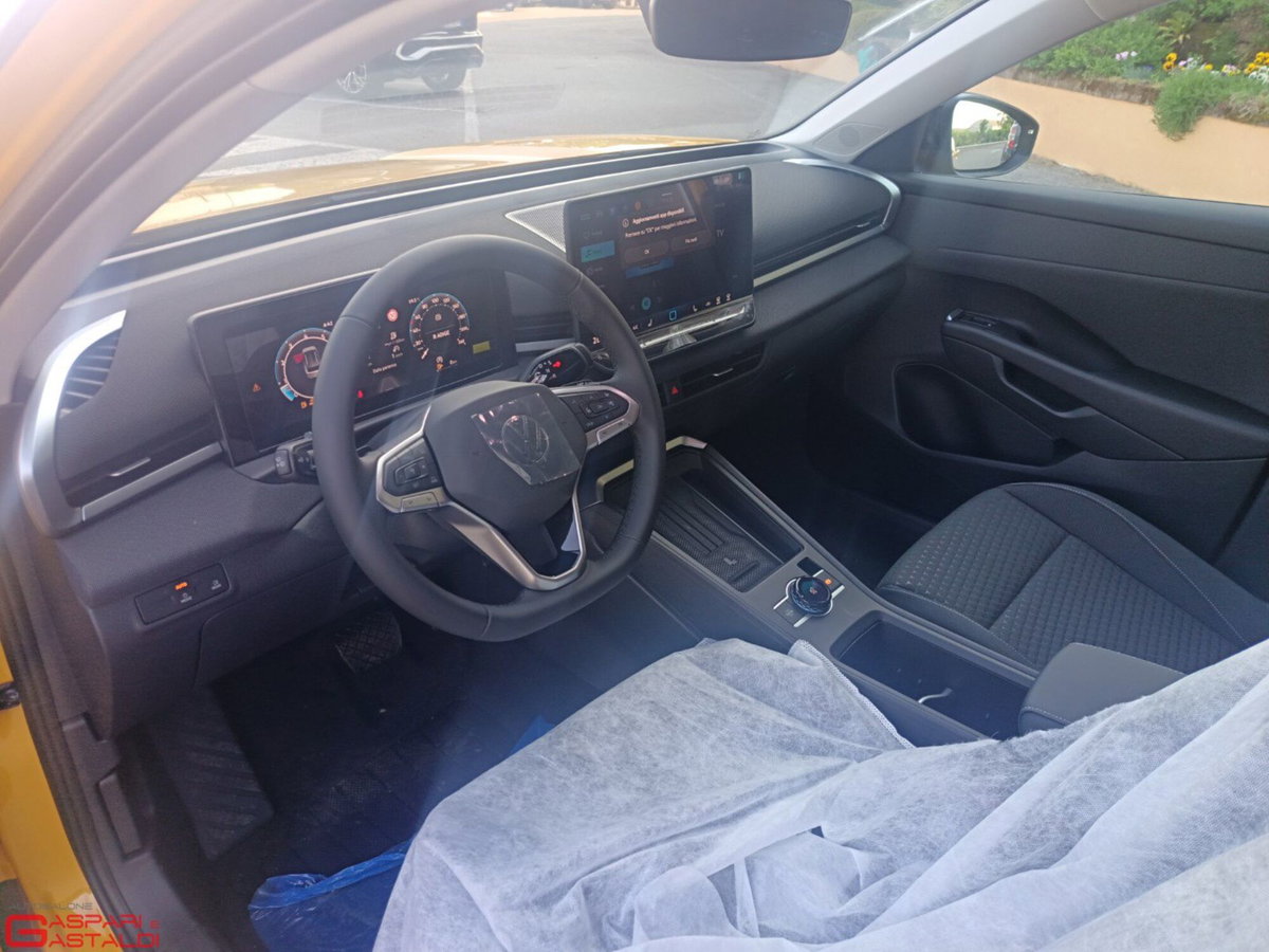 Volkswagen T-Roc 1.5 etsi Life 150cv dsg (6)