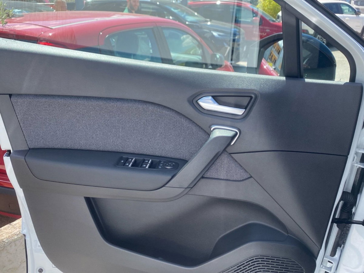 Renault Captur 1.2 eco-g Techno 120cv (18)