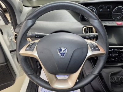 Lancia Ypsilon 1.0 FireFly 5 porte S&S Hybrid Alberta Ferretti (13)