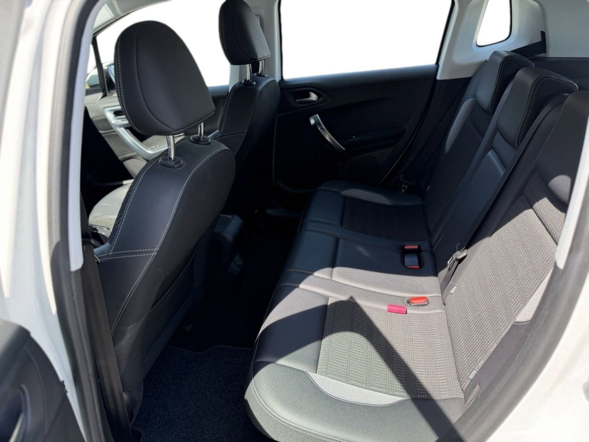 Peugeot 2008 100 S&S Allure (15)