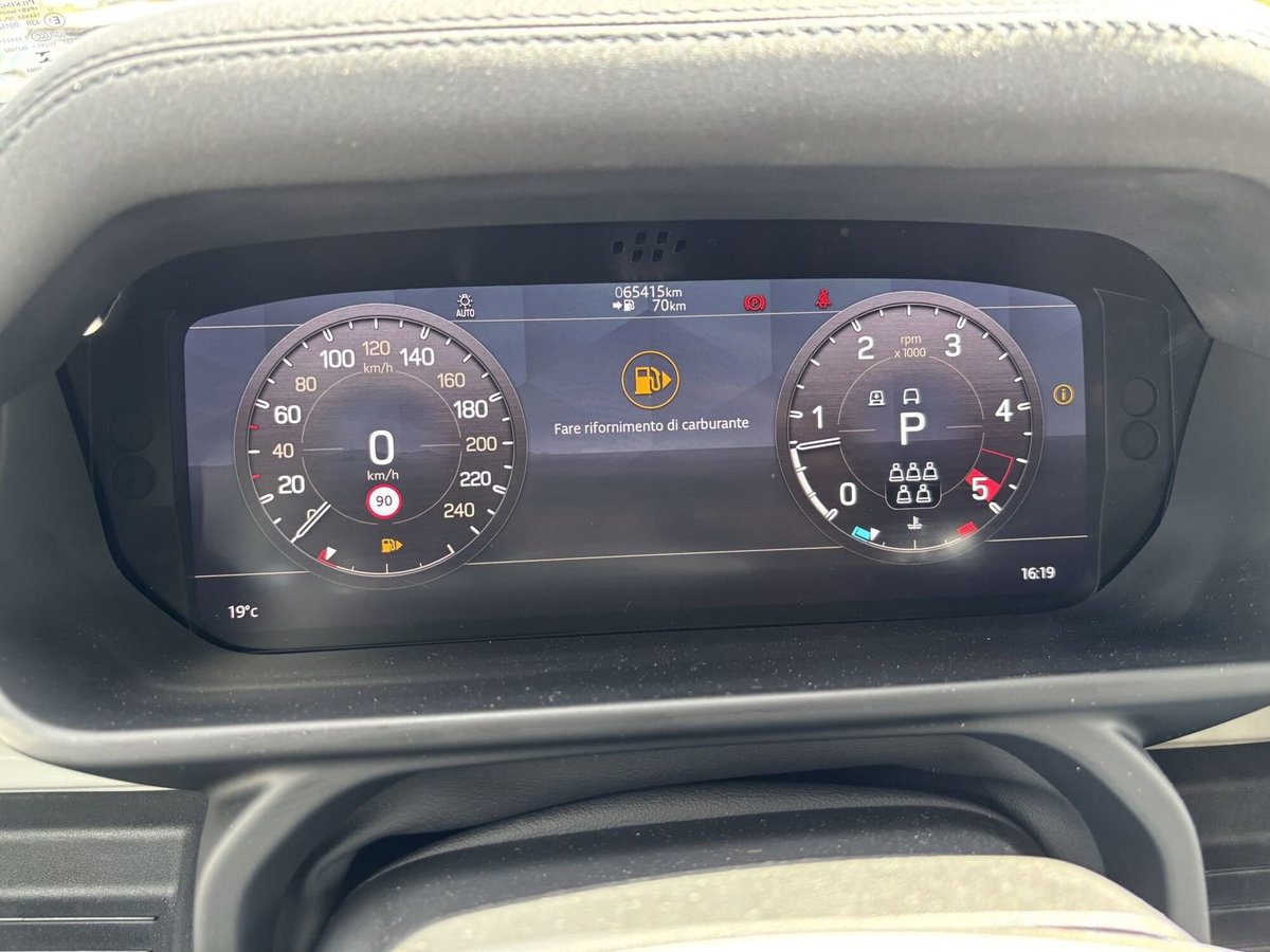 Land Rover Defender 110 2.0 SD4 240CV AWD Auto (8)
