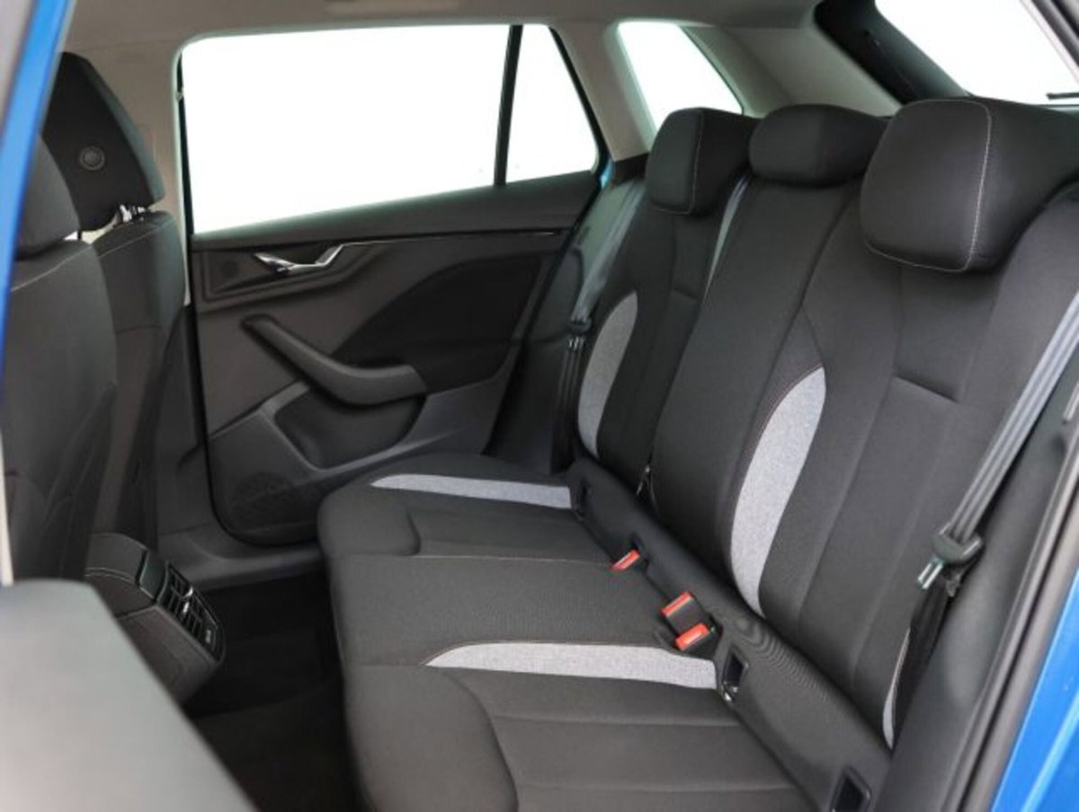 Skoda Kamiq 1.0 tsi Selection 115cv dsg (10)