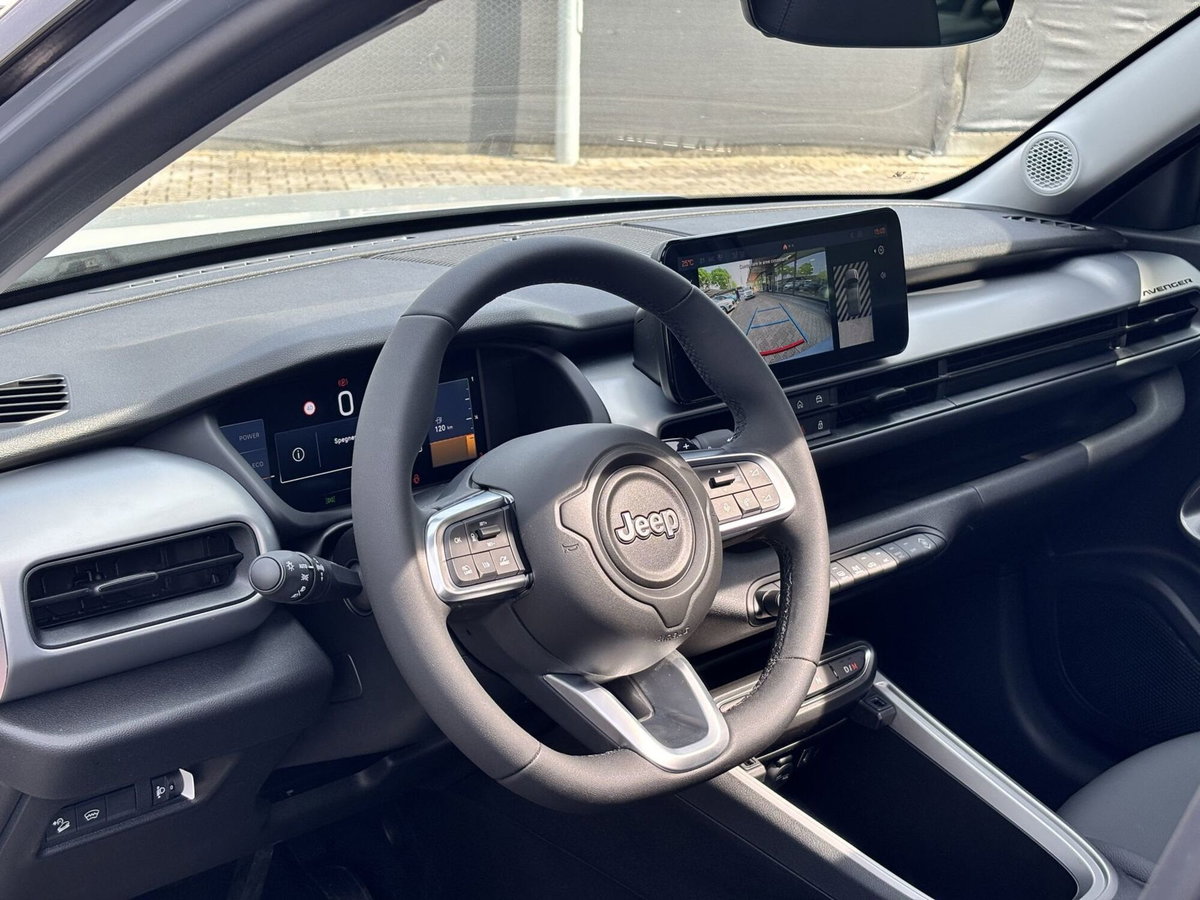 Jeep Avenger 1.2 turbo e-hybrid mhev Summit fwd 110cv edct6 (12)