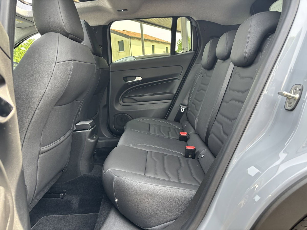 Jeep Avenger 1.2 turbo e-hybrid mhev Summit fwd 110cv edct6 (8)